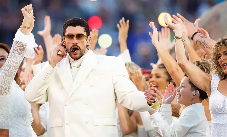 Bad Bunny flet për patriotizmin portorikan në shfaqjen e ‘Super Bowl’