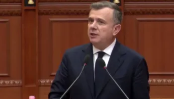 Balla: Do ta votoja me shumë kënaqësi një vendim për ndalimin e rrjeteve sociale për fëmijët nën 16 vjeç