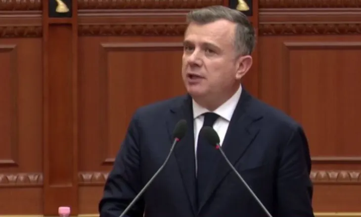 Balla: Do ta votoja me shumë kënaqësi një vendim për ndalimin e rrjeteve sociale për fëmijët nën 16 vjeç