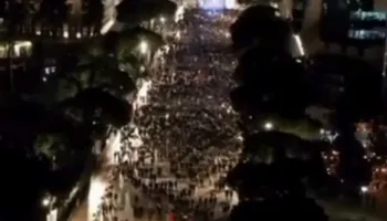 Balla nxjerr pamjet me dron nga protesta e opozitës: Kush godet policinë, godet shtetin