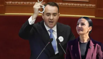 “Balluku do hetohet për organizatë kriminale”/ Balliu: Ka 300 apartamente, nuk i ka Trump i ka Lubia