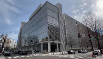 Banka Botërore kritikon politikat fiskale, raporti: Problem mbledhja e të ardhurave, niveli i pensioneve dhe kapitali njerëzor