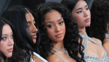 Bannerman largohet nga KATSEYE, e vetmja anëtare me ngjyrë! Plasin debatet në rrjet