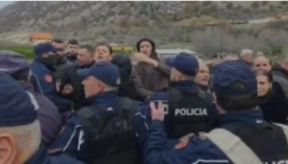 Banorët e Baks Rrojit sërish në protestë, për të ndaluar punimet e ndërtimit të resortit në tokat e tyre