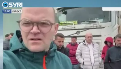 Banorët e Luzit bllokojnë rrugën e shkatërruar që lidhet me Fushë Krujën, Kalaja: Qytetarëve u rrezikohet jeta