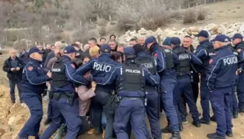 Banorët e Rrjollit futen në kantierin e ndërtimit: Është toka jonë, përjashta! Këtu do të vdesim