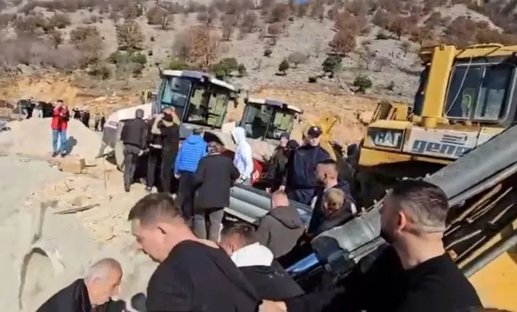 Banorët e Rrjollit përplasen me rojet private, i hedhin në kanal dhe i përzënë me gurë, momentet e tensionit