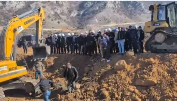 Banorët e Rrjollit sërish në protestë, përplasen me policinë