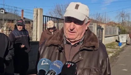 Banorët e Tërovës protestojnë për ujin e pijshëm: Ka 15 ditë ka një erë të rëndë, nuk e pimë dot