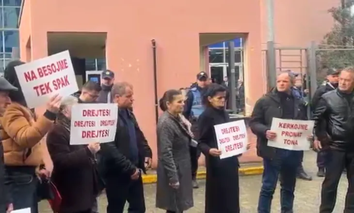 Banorët e Velipojës shpërngulin protestën në Tiranë, mbidhen para SPAK: Kërkojmë pronat tona