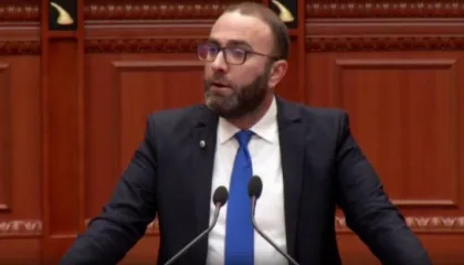 Bardhi, mazhorancës: E keni kthyer Kuvendin në bunker të zyrtarëve të korruptuar