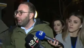 Bardhi në Komisariatin nr.1: Një protestues i dhunuar gjatë shoqërimit u soll këtu në kundërshtim me ligjin! U mor nga ambulanca për te Trauma