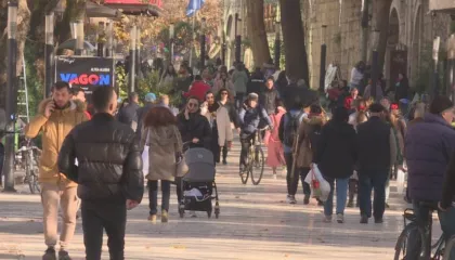 Barometri i Ballkanit: 1 në 3 shqiptarë jeton me ankthin e pasigurisë financiare! Më optimistë janë kosovarët