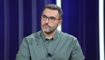 Bashkimi i opozitës, Arlind Qori: Si të ulem në tryezë me Metën në burg dhe Berishën e pandehur?