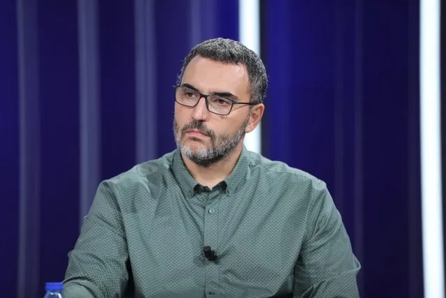 Bashkimi i opozitës, Arlind Qori: Si të ulem në tryezë me Metën në burg dhe Berishën e pandehur?