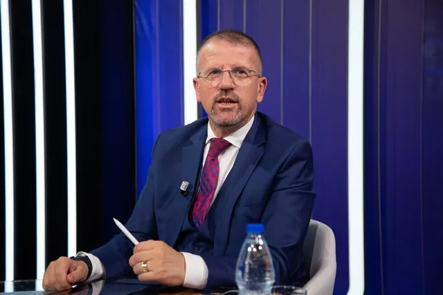 Beçi: Mazhoranca dhe opozita bëhen bashkë te gardhi i SPAK