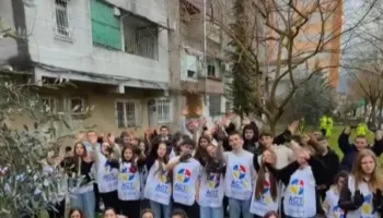 Beci: Të rinjtë e Shkodrës mbjellin ndryshimin me 50 pemë frutore në “Isuf Sokoli”