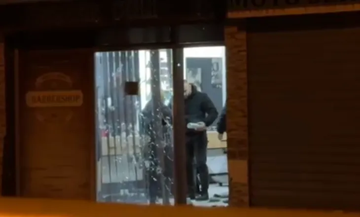 Berberi i plagosur sillet me urgjencë te Trauma, plagë në shpatull, bark e këmbë