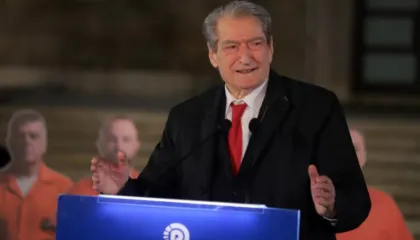 Berisha: 20 shkurti është një thirrje për rininë shqiptare, lini shkollat e çdo gjë dhe mbushni sheshin