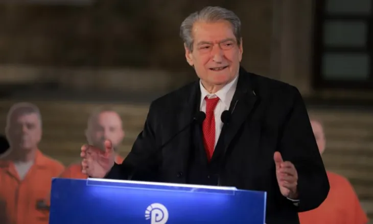 Berisha: 20 shkurti është një thirrje për rininë shqiptare, lini shkollat e çdo gjë dhe mbushni sheshin