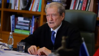 Berisha: Akuza ndaj ish-krerëve të UÇK, ripërsëritje e shpifjeve të famziut Vukçeviç! Gjykata të mos ndikohet…