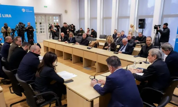 Berisha-deputetëve: Përparësi absolute ka organizimi sa më i fuqishëm i protestës së datës 10