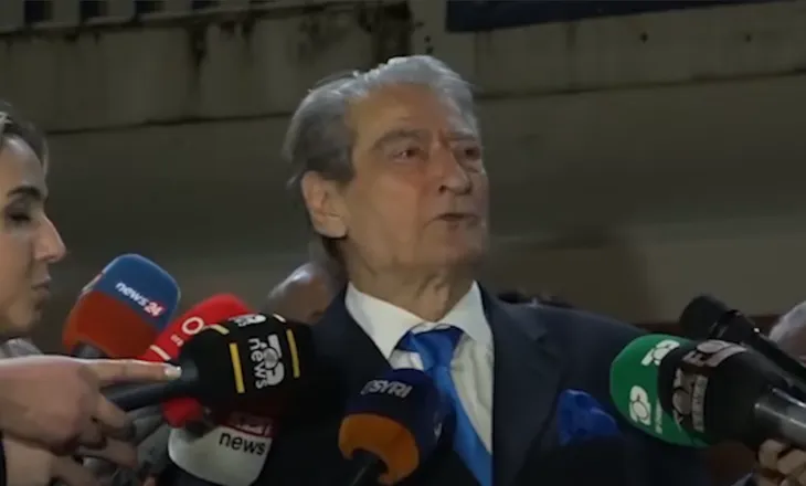 Berisha flet për protestë paqësore, por i quan militantët e vet ‘kryengritës të armatosur’