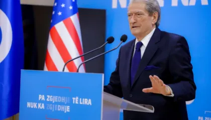 Berisha i “turret” Kushtetueses :Janë të degraduar, degjeneruar, turp për veten, familjen dhe kombin. S’kanë moral