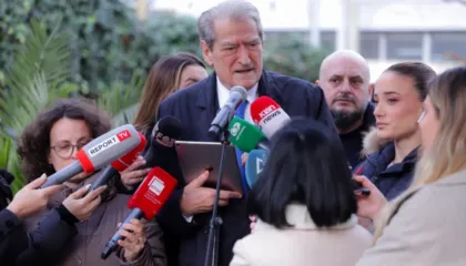 Berisha: Institucionet shtylla të së drejtës u bënë pjesë të llumit të Irena Gjokës. Ajo është një rrugaçe e ligjit