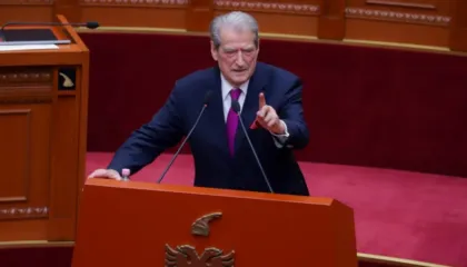 Berisha: Ju jeni e keqja banale! Kërkoni të mbroni Ballukun, por Rama do ju marrë me vete