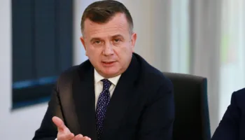 Berisha kërkon sulm ndaj selive të PS/Balla thirje demokratëve:Mos e merrni veten në qafë nga urdhrat e një plaku matuf