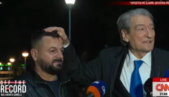 Berisha me protestuesin: Iliri është goditur me snajper, ka marrë një plumb gome në ballë