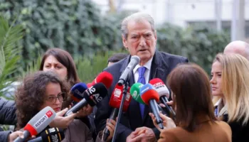 Berisha nga SPAK: Diktaturat nuk rrëzohen me votë, por me revoltë qytetare