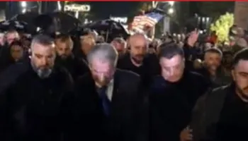 Berisha niset nga selia drejt bulevardit t’i bashkohet protestuesve