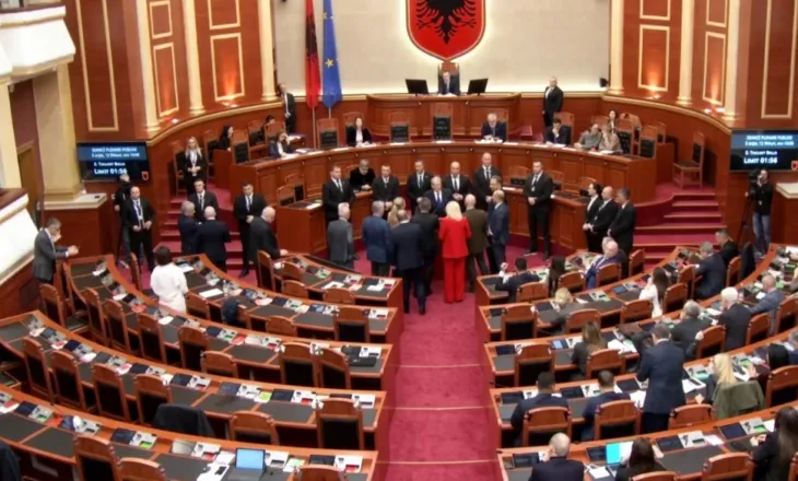 Berisha: Parlamenti është strofulla e hajdutëve, ju nuk po mbroni vithet e Belindës, por Edi Ramën