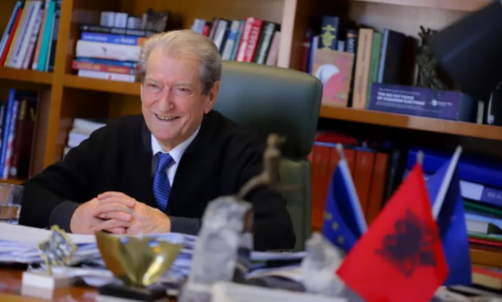 Berisha përshëndet Kushtetuesen: Por, organizata kriminale në pushtet nuk do t’ia heqë imunitetin ‘Lubi Ballukut’