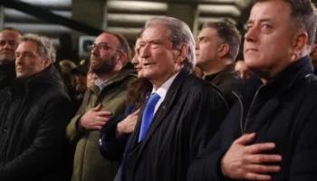 Berisha publikon dëshminë e prindit të të miturit: I futën molotovët tek çanta e shkollës dhe e arrestuan