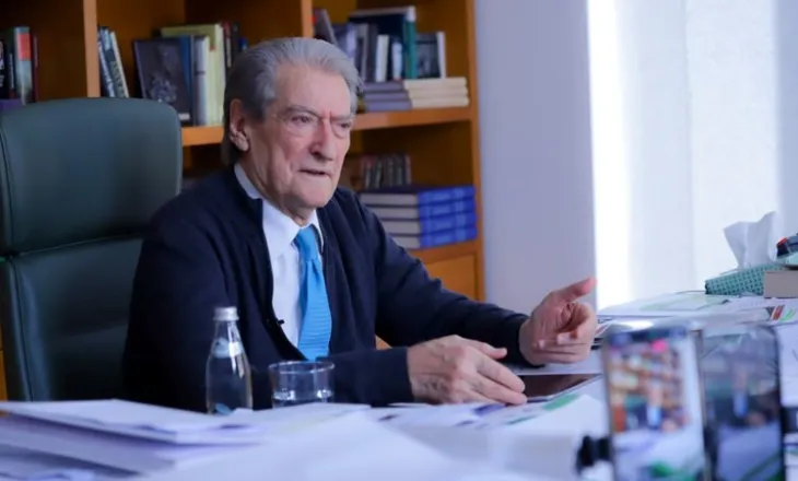 Berisha publikon dëshminë e prindit të të miturit: U futën molotovë tek çanta e shkollës dhe i arrestuan më pas