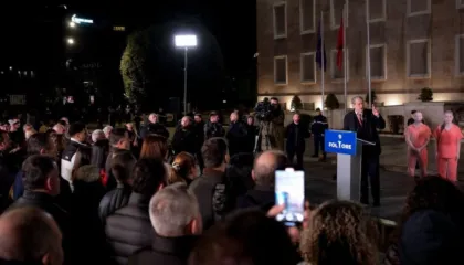 Berisha thirrje forcave të rendit: Mos i zemëroni qytetarët, ata vijnë për t’u marrë me Edi Ramën, jo me ju