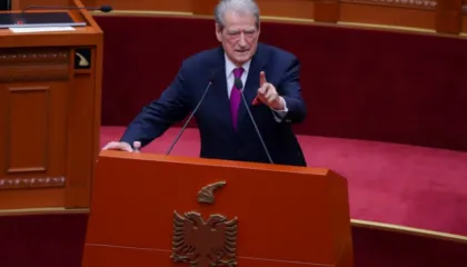 Berisha u drejtohet deputetëve të PS: Ju po mbroni Ramën, por Rama do u marrë me vete