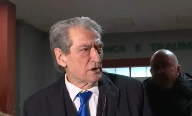 Berisha viziton protestuesit e shtruar te Trauma: Janë me hematoma serioze, kanë marrë goditje në tru. Boçi u qëllua me snajper