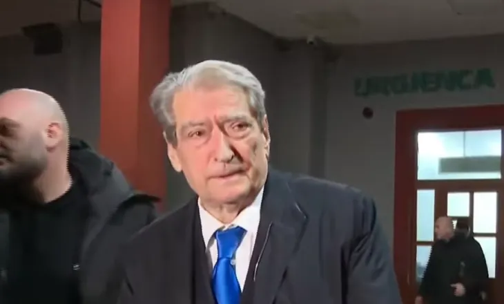 Berisha viziton të lënduarit në spital, akuza policisë: Kriminelë me uniformë