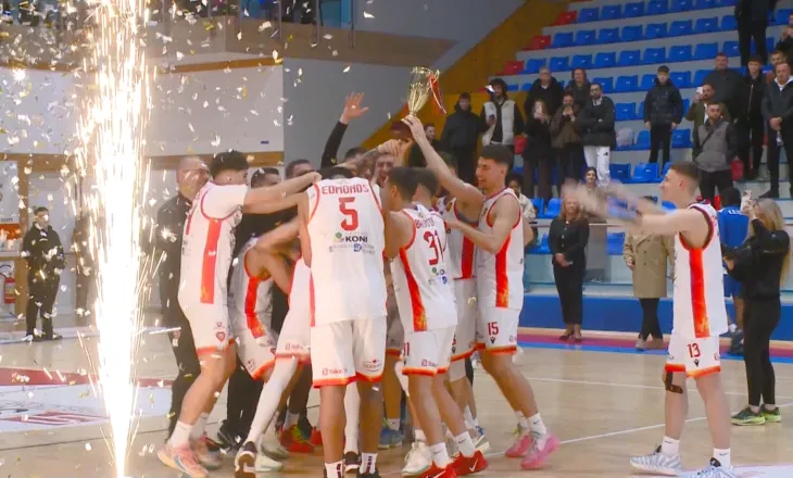 Besëlidhja dhuron spektakël në finalen e Kupës, triumfon 104-65 ndaj Tiranës (VIDEO)