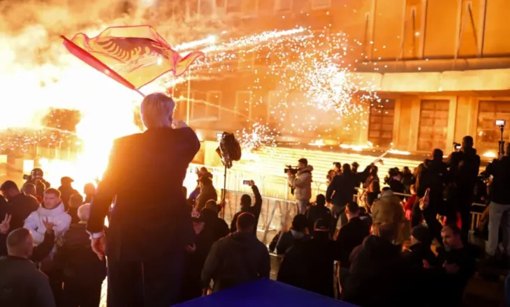 Bilanci i protestës: Katër deputetë të PD-së nën hetim, 8 të mitur të ndaluar dhe 19 efektivë të plagosur