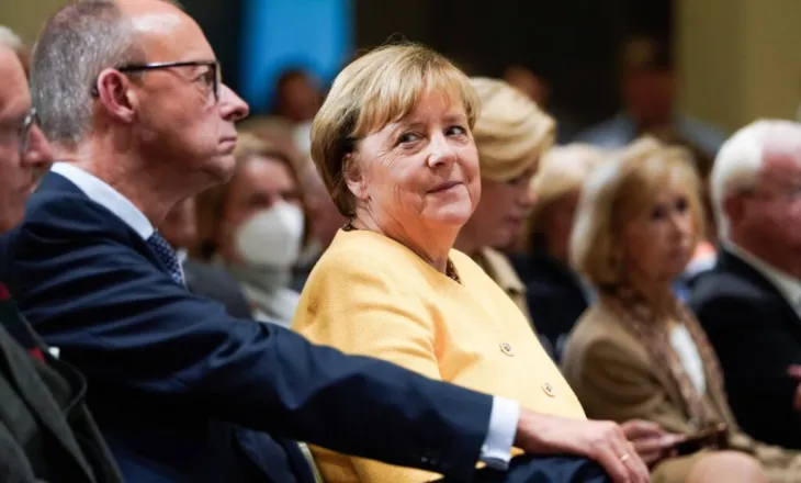 BILD: Angela Merkel mund të kandidojë për postin e presidentes federale! Çfarë rrezikon Merz?
