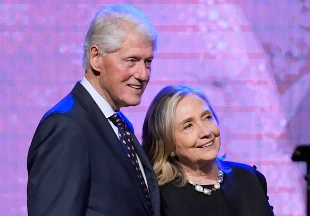 Bill dhe Hillary Clinton pranojnë të dëshmojnë për çështjen Epstein
