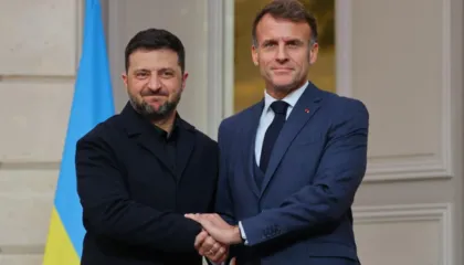 Bisedimet për paqe Ukrainë-Rusi, Zelensky: Macron kërkon dialog alternativ me Rusinë për t’i dhënë fund luftës