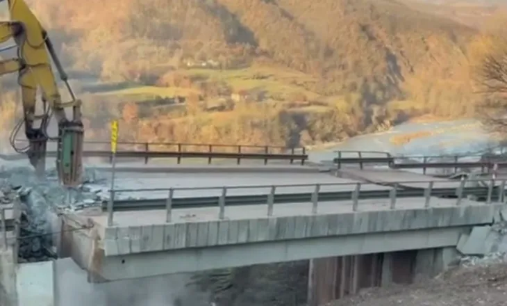 Bllokimi i aksit Librazhd-Prrenjas, Konfindustria: Goditje për ekonominë! Nis demontimi i urës së Dragostunjës tek “Arrat e Gurrës” (VIDEO)