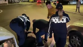 Bllokimi i aksit Përrenjas-Librazhd,qytetarja humb ndjenjat pas disa orësh në trafik