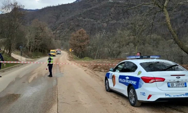 Bllokimi i aksit rrugor Librazhd-Pogradec, policia njoftim zyrtar: Lejohen vetëm mjetet e emergjencës